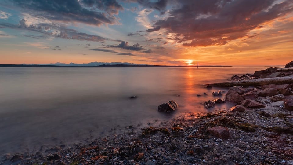 #sunset in Edmonds, WA
#goldenhour
#LikeALocal #golden