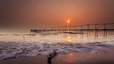 Here's the spot if you want to capture a perfect #sunrise with the bamboo bridges as the foreground.
Maybe Tanjung Pasir is not the most popular tourism place in #Banten province but from here you can also go to the nearest tourism spot, Pulau Untung Jawa within an hour by boat.