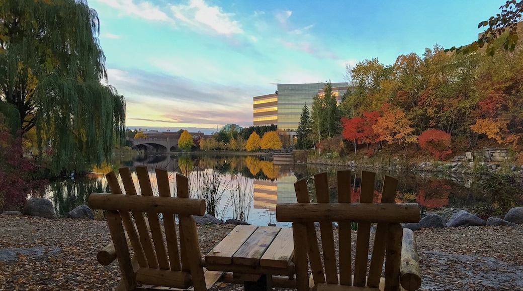Autumn.
#Edina #sunrise #CentennialLakes #fall #autumn #Minnesota
