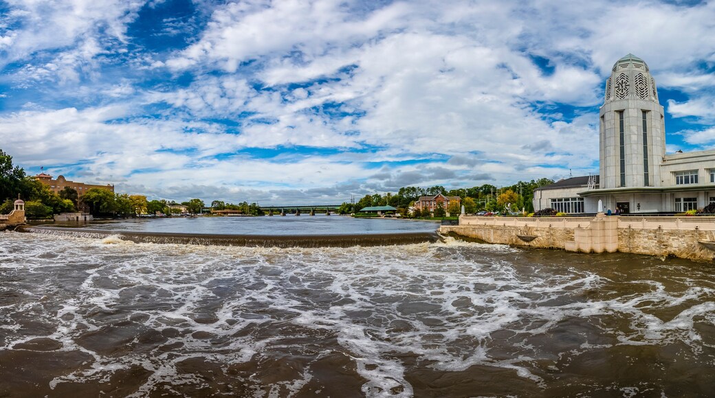 St. Charles Town street view in St. Charles Town of Illinois.