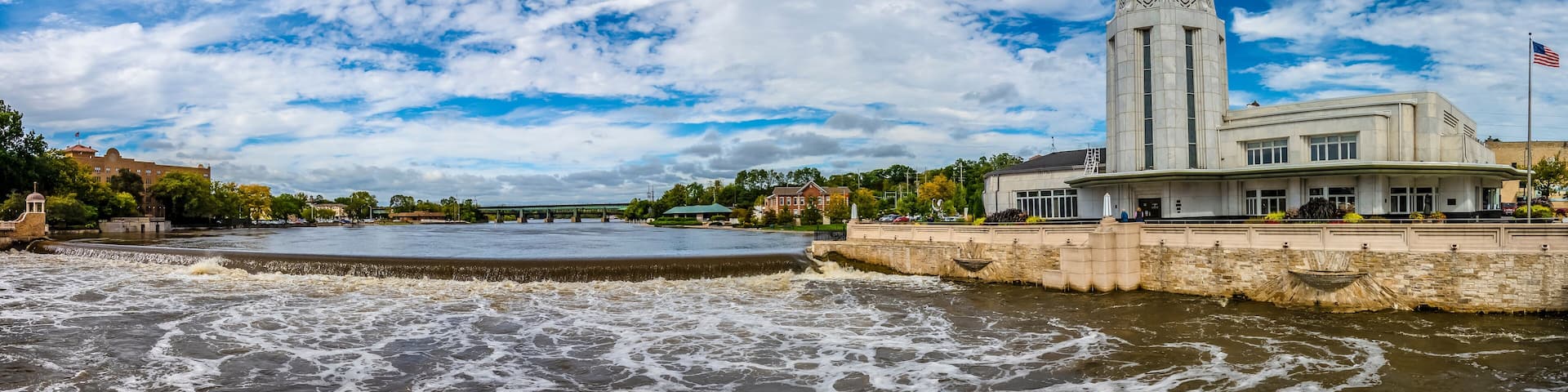 St. Charles Town street view in St. Charles Town of Illinois.