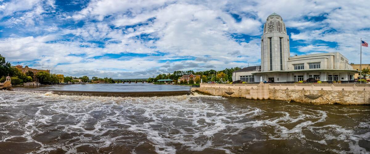 St. Charles Town street view in St. Charles Town of Illinois.