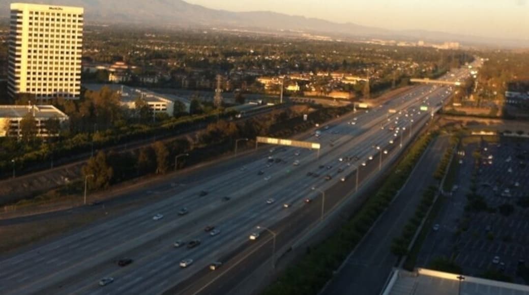 405 freeway slicing a path through Irvine, looking southbound, which is actually east at this point, just past Jamboree Rd.