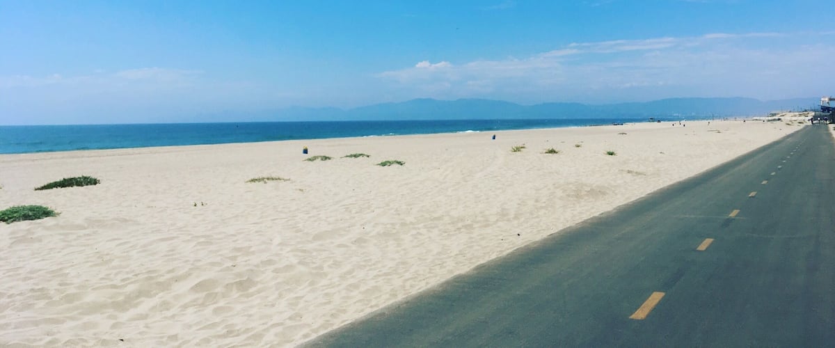 Every day I can, I head out for my lunch and walk along the sea. Living in Southern California means I can #takeahike anytime I want with a gorgeous view 💕