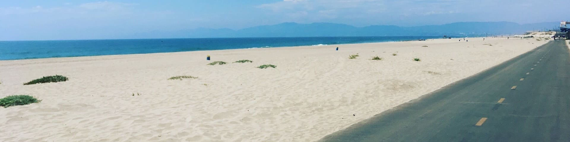 Every day I can, I head out for my lunch and walk along the sea. Living in Southern California means I can #takeahike anytime I want with a gorgeous view 💕