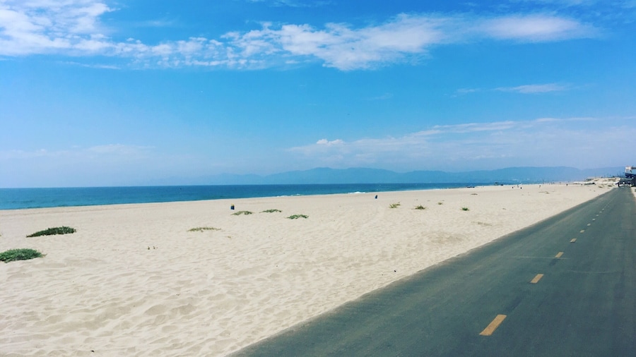 Every day I can, I head out for my lunch and walk along the sea. Living in Southern California means I can #takeahike anytime I want with a gorgeous view 💕