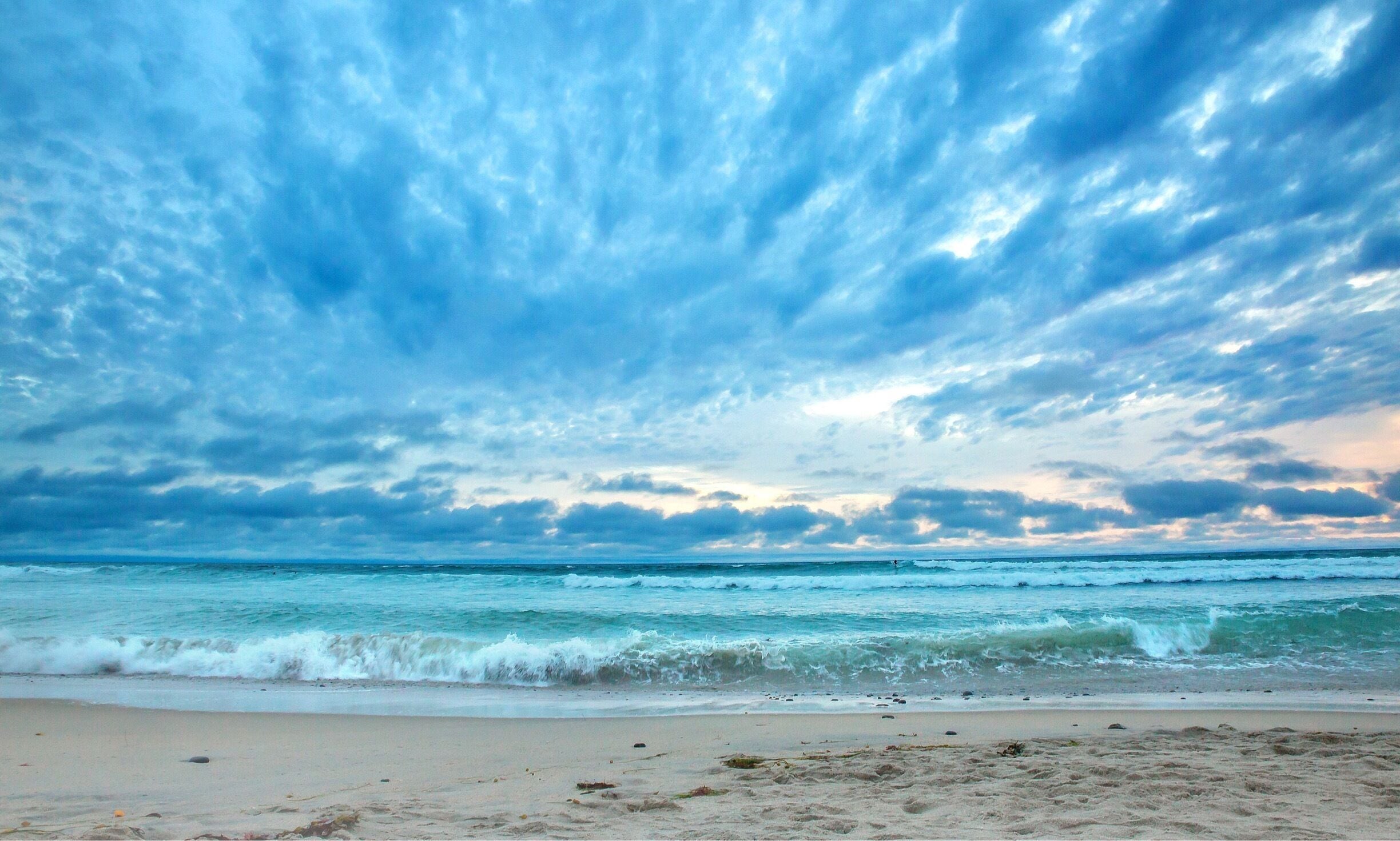 An early sunset in Cardiff makes everything alright. Best times to catch a sunset here is in fall. 