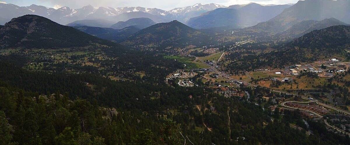 Overlooking the town of Estes Park and it's surrounding mountains from the top of Prospect Mountain! #visitcolorado #nature #hiking
