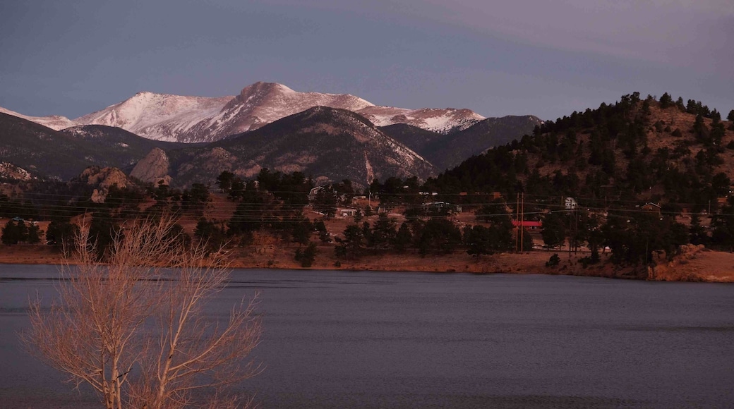 Maryâs Lake is a beautiful place to watch the sun rise