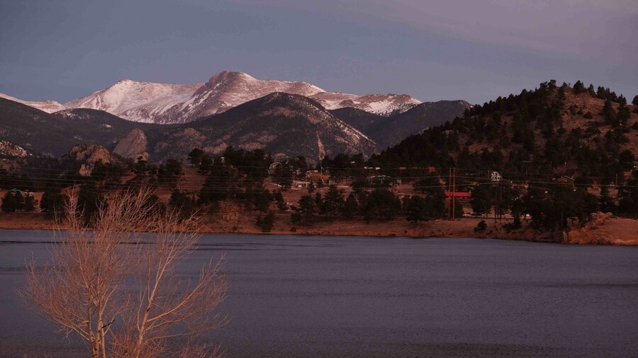 Maryâs Lake is a beautiful place to watch the sun rise