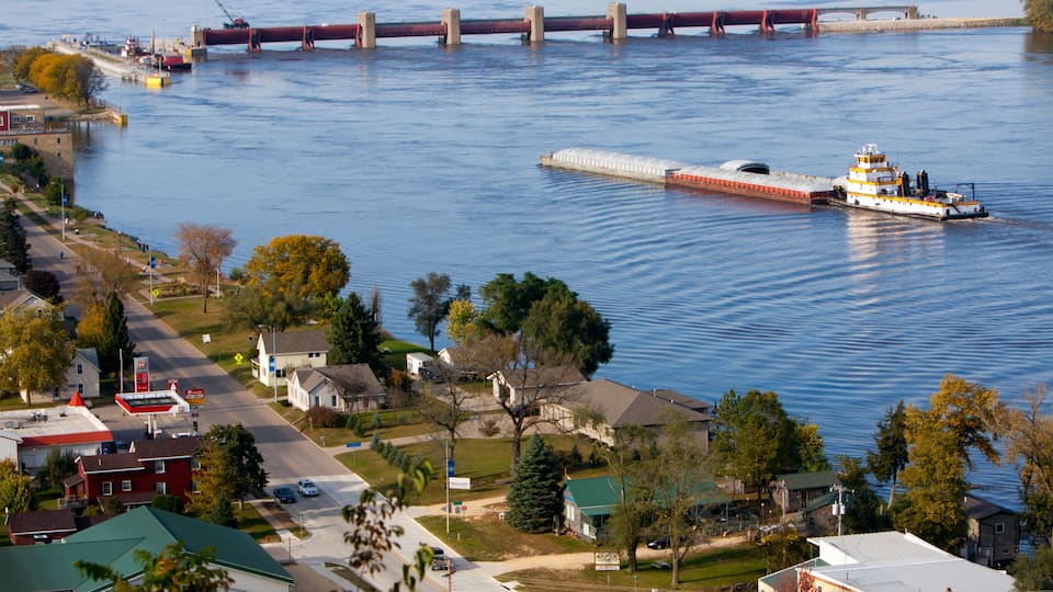 BTHW55 Heading for the lock at Bellevue, Iowa, a barge heads up the Mississippi River.