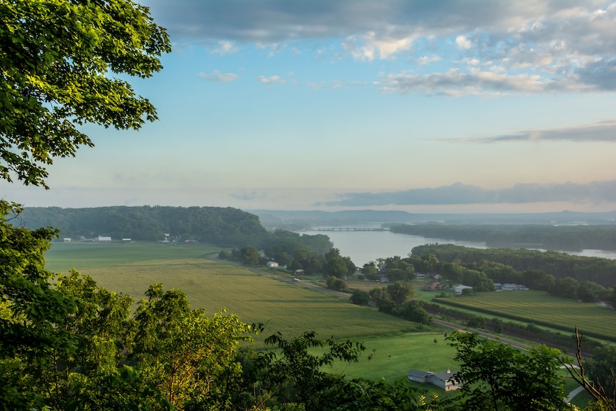 Beautiful view out over the Mississippi river from Bellevue state park, Iowa.