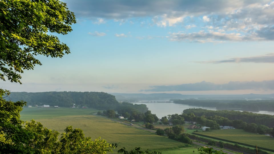 Beautiful view out over the Mississippi river from Bellevue state park, Iowa.