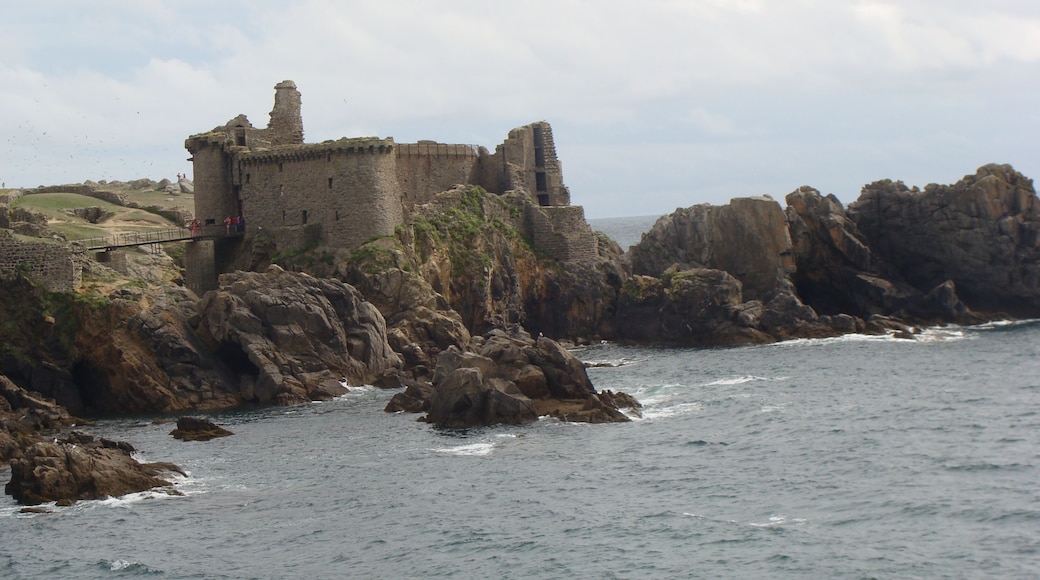 This building is classé au titre des Monuments Historiques. It is indexed in the Base Mérimée, a database of architectural heritage maintained by the French Ministry of Culture, under the reference PA00110140 .