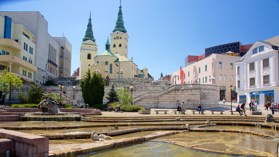 Zilina som viser torg eller plass, by og fjell