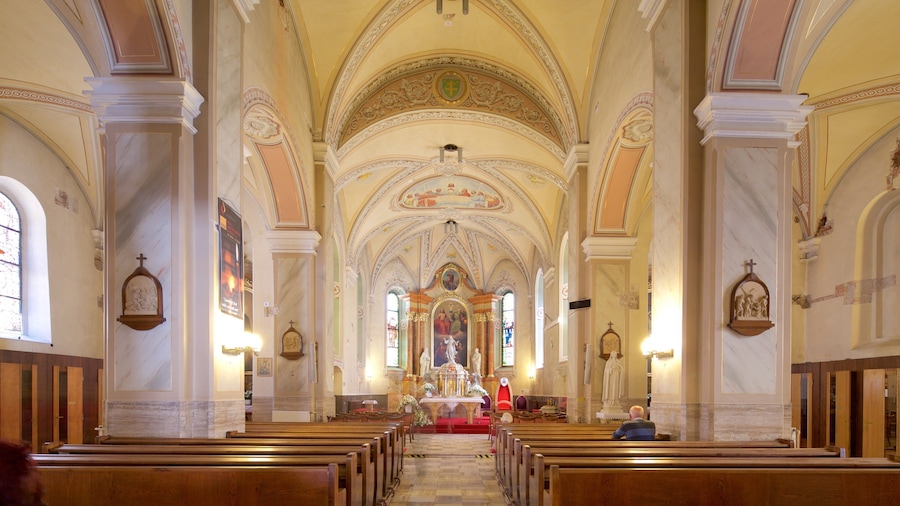 Zilina qui includes éléments religieux, église ou cathédrale et vues intérieures