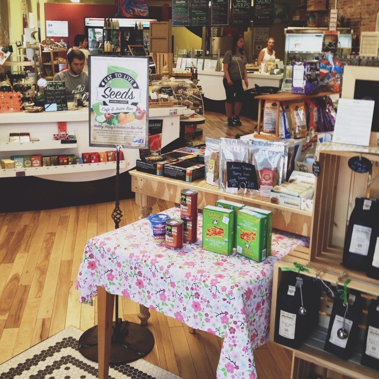 A great collection of organic & local products for your kitchen, bath & home. The cafe in the back is delightful, with smoothies, juices, wraps & salads all prepared fresh with as many local & organic ingredients as possible. Stop in and try the La Fiesta wrap, and grab some locally roasted coffee beans on your way out! 