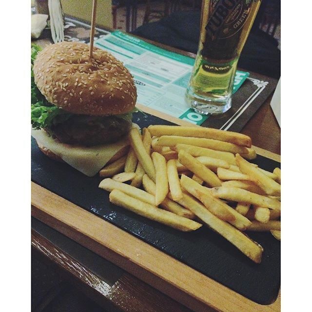 Never underestimate the power of a decent burger! 🍔🍟 This is one of the better burgers I have tried. I can't remember the price, but surely around 3-5 euros!

#burger 
#beer
