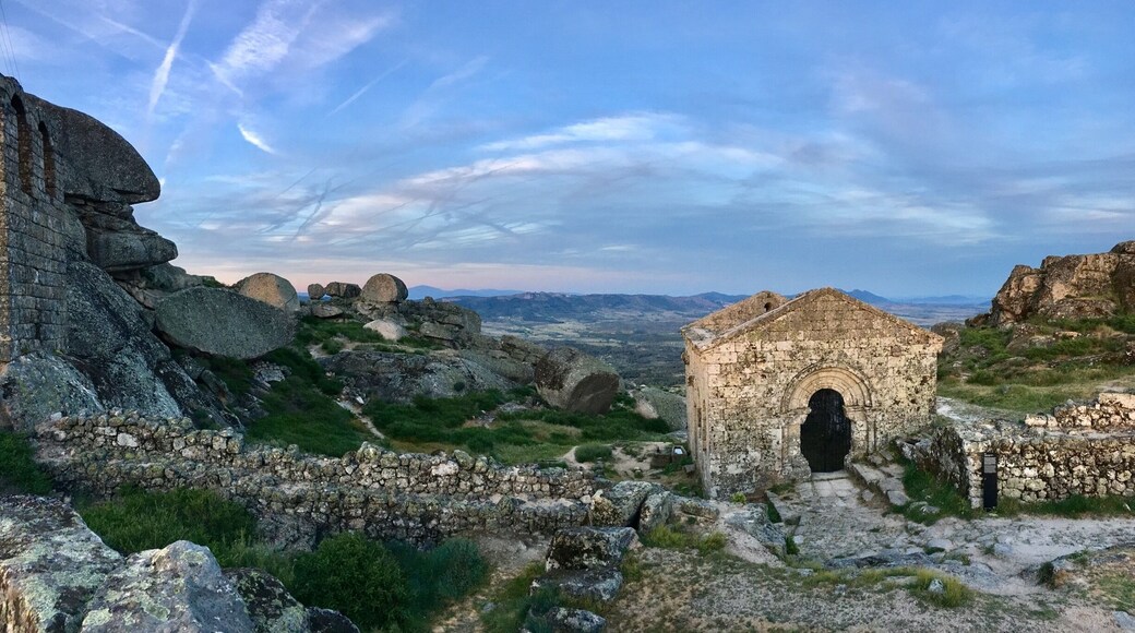 St. Michael's Chapel, from the XII century.
Monsanto
Portugal
#inStone