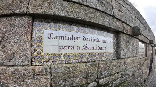 It is an excellent viewpoint nearby Barcelos, called the Franqueira mountain.
Yesterday I cycled a 100k and climbed this ascent too 😉
#portugal #barcelos #franqueira #sanctuary