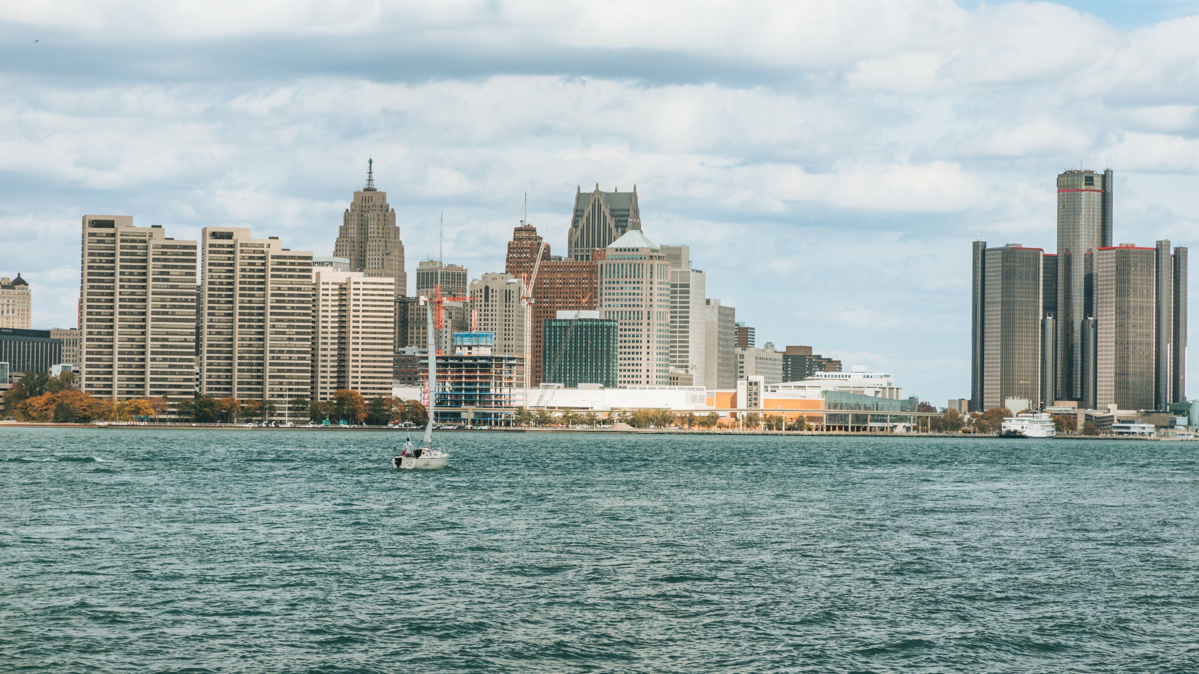 Windsor Riverfront showing sailing, a city and a bay or harbor