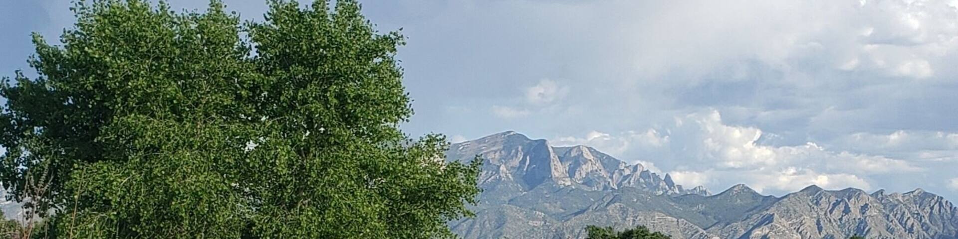 Take a ride by horse and buggy and experience the beauty, history and culture of New Mexico. The Sandia Mountains are quite beautiful in Spring. #LifeAtExpedia #SandiaMountains