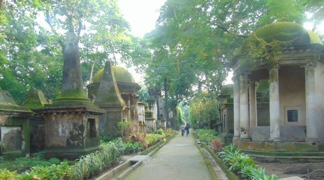 Opened in 1767, The South Park Street Cemetery in Kolkata, India, was one of the earliest non-church cemeteries in the world. Just down the road from Mother Teresa's Missionaries of Charity, it's a nice stop for anyone interested in history and/or Gothic cemeteries. #LocalSecrets