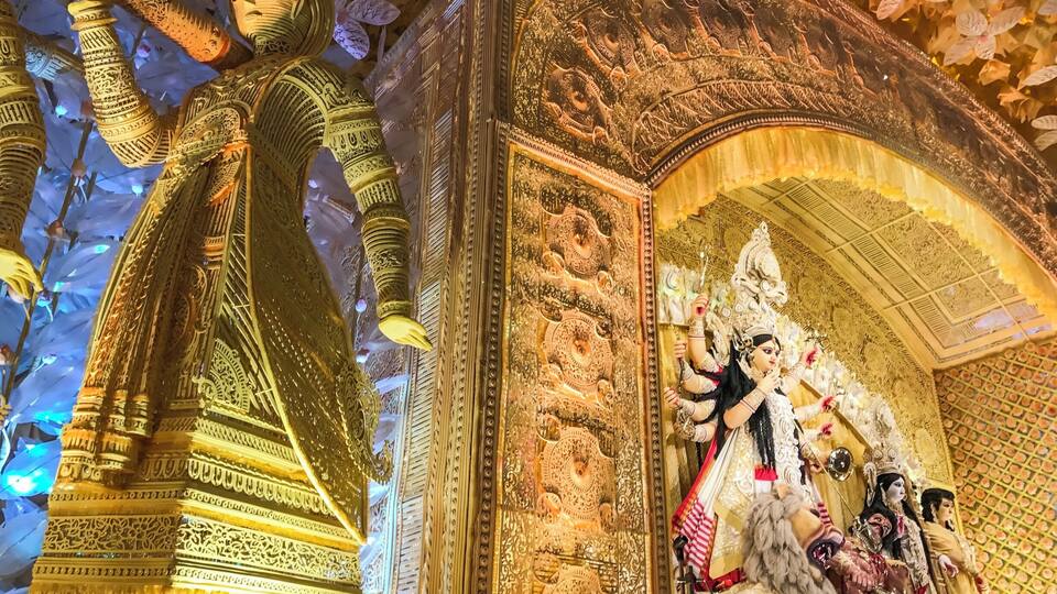 Diwali and Holi could be the most spoken about festivals of India, but the biggest revelry in Bengal, Durga Pujo festival which takes place for 5 days(apparently) in Autumn is worth the mention to the culture and Art connoisseurs around the world. Being a Bengali,though I’m residing abroad in US for many years now, each year my heart wails and I turn restless if I’m not able to make it to my homeland to get the smell of Autumn and Durga Pujo. It brings me immense pride to introduce you all about the festival in my culture and place of birth. This is the annual celebration of Hindu religion revering the Homecoming of Ma Durga, the Goddess representing Shakti or Female Strength &power. Its a multi day festival that features elaborate temples, pandals(stage decorations) , scriptures, performance arts, fairs, food, oceanic count of crowds and lots of fun. This is that time of the year where artists from every corner of West Bengal come together and put their sweat for months and months in preparing these works of grandeur Art, just to treat our eyes on these special five days in Autumn, Sept/Oct. During this time, people of every age group, religious backgrounds, caste and languages come together to be lost equally in this revelry of absolute food and fun. Visitors from all over the country as also from many parts of the world throng in to be enthralled by such massive creativity display at one place. #mycityofkolkata #durgapujoinkolkata #festivaltime