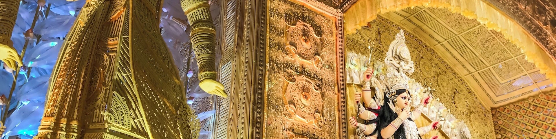 Diwali and Holi could be the most spoken about festivals of India, but the biggest revelry in Bengal, Durga Pujo festival which takes place for 5 days(apparently) in Autumn is worth the mention to the culture and Art connoisseurs around the world. Being a Bengali,though I’m residing abroad in US for many years now, each year my heart wails and I turn restless if I’m not able to make it to my homeland to get the smell of Autumn and Durga Pujo. It brings me immense pride to introduce you all about the festival in my culture and place of birth. This is the annual celebration of Hindu religion revering the Homecoming of Ma Durga, the Goddess representing Shakti or Female Strength &power. Its a multi day festival that features elaborate temples, pandals(stage decorations) , scriptures, performance arts, fairs, food, oceanic count of crowds and lots of fun. This is that time of the year where artists from every corner of West Bengal come together and put their sweat for months and months in preparing these works of grandeur Art, just to treat our eyes on these special five days in Autumn, Sept/Oct. During this time, people of every age group, religious backgrounds, caste and languages come together to be lost equally in this revelry of absolute food and fun. Visitors from all over the country as also from many parts of the world throng in to be enthralled by such massive creativity display at one place. #mycityofkolkata #durgapujoinkolkata #festivaltime