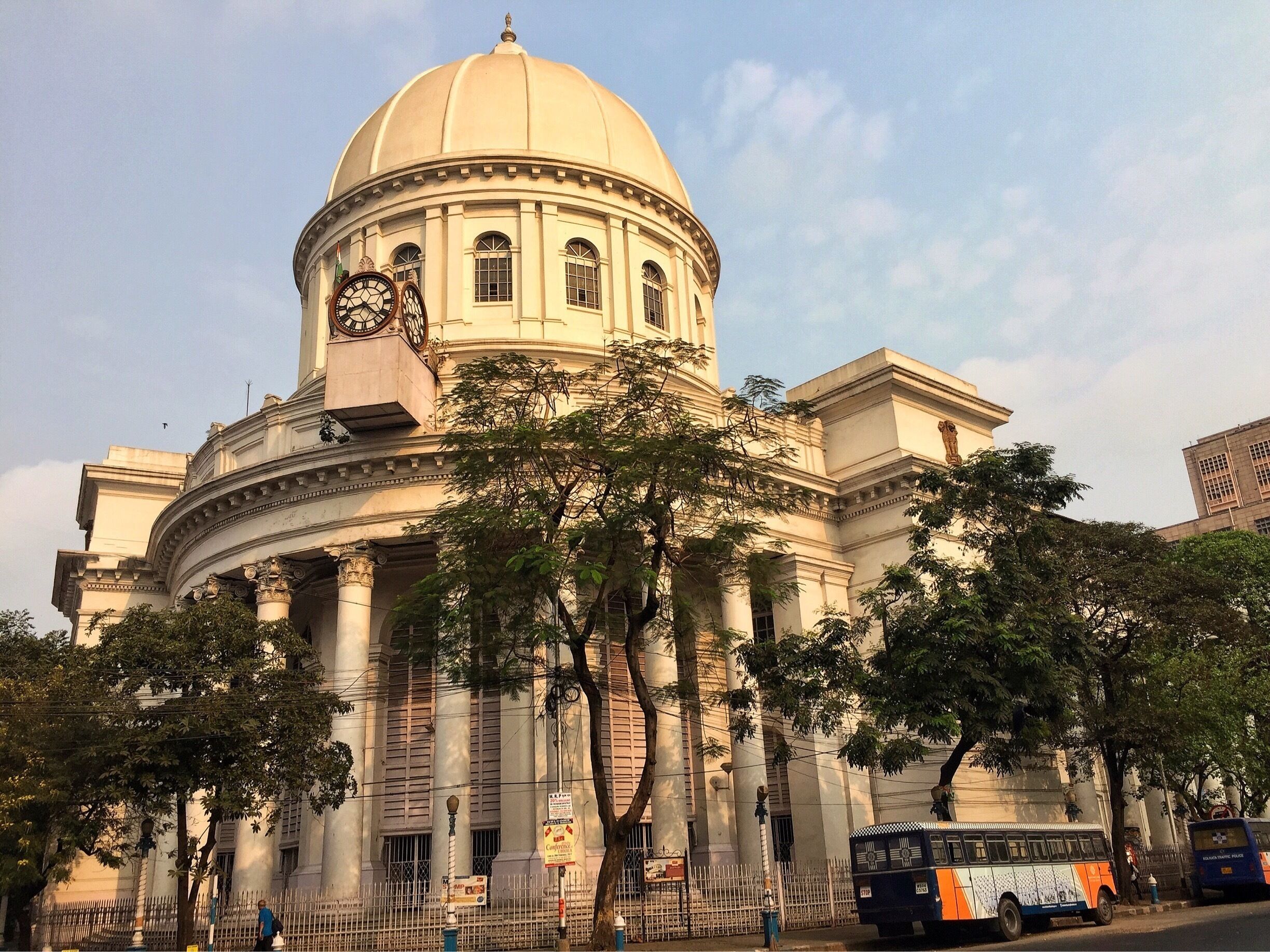 Built in 1864, Calcutta General Post office (or GPO as it is popularly known), is a landmark in central business district, with its high doomed roof over a huge rotunda at the corner and a set of Ionian-Corinthian pillars along the corridors on adjacent sides. Along the east wall, almost at the north end of the GPO is a brass line which marks off the site of the old fort destroyed by Nawab Siraj-ud-daula when he attacked the British settlement in 1756. #stunningstructures 