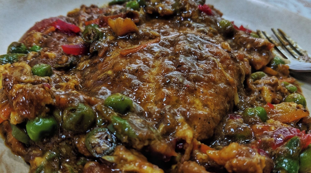 They are now struggling for survival - the cabin restaurants was the busy with activities till a few decades back. While the footfalls have fallen in recent times, what remains constant is the quality of the food. Truly they innovated certain dishes which has become part of mainstream food. Afghani cutlet is one such dish. While cutlet was more an innovation of colonial people in Indian kitchens, dipping it into a tomato based gravy rich with vegetables is what Afghani Cutlet is all about. #GootEats