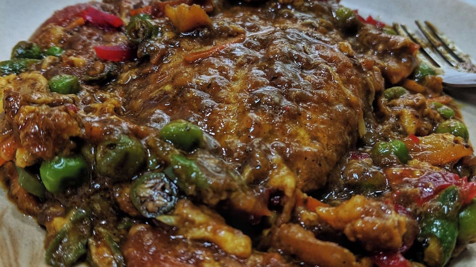 They are now struggling for survival - the cabin restaurants was the busy with activities till a few decades back. While the footfalls have fallen in recent times, what remains constant is the quality of the food. Truly they innovated certain dishes which has become part of mainstream food. Afghani cutlet is one such dish. While cutlet was more an innovation of colonial people in Indian kitchens, dipping it into a tomato based gravy rich with vegetables is what Afghani Cutlet is all about. #GootEats