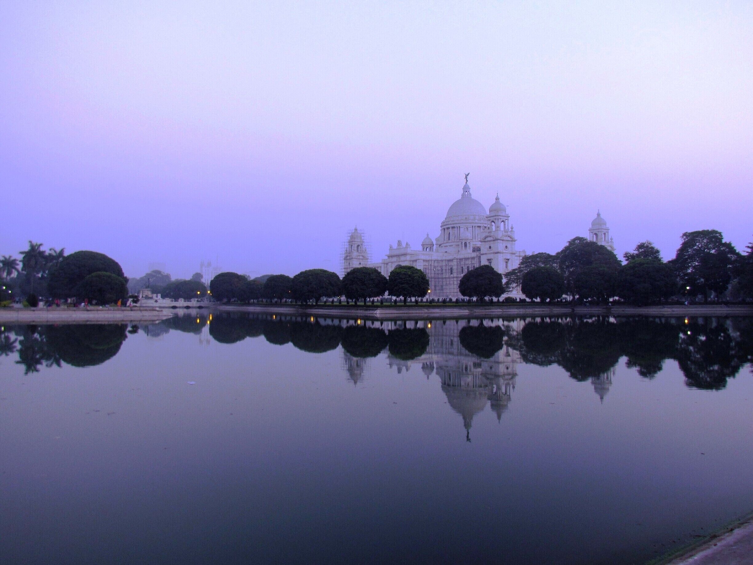 The Beauty of Victoria Memorial in the Evening.

The Memorial was constructed in the Honour of Queen Victoria-i by the British Raj under the stewardship of Lord Curzon,the then Viceroy in India.
