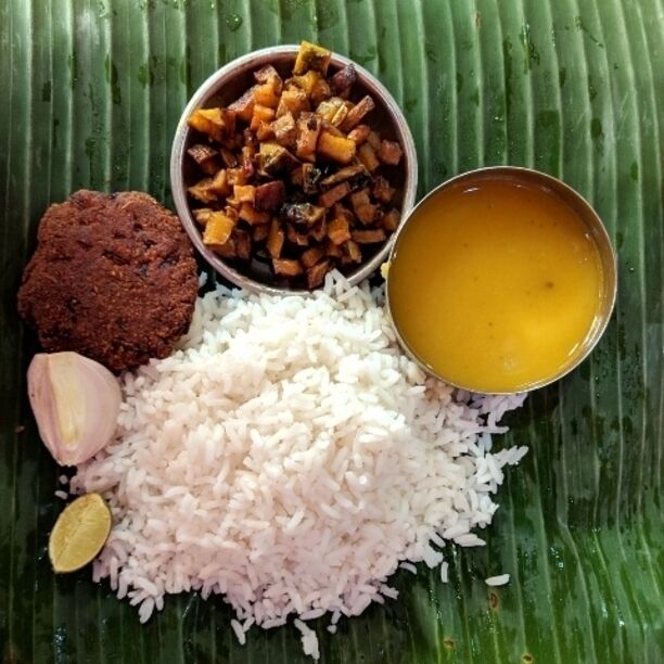 Most of these eateries started flourishing about a century ago when the menfolk used to work in Kolkata city and their families were staying in the towns and villages. To have home-styled food, these low priced places strated operating. Today also they serve hundreds of people in a day with some Bengali meals like rice, lentil, one vegetable.oreparatiom and some fried items which costs something between RS 40- RS 70 #GoodEats #kolkata