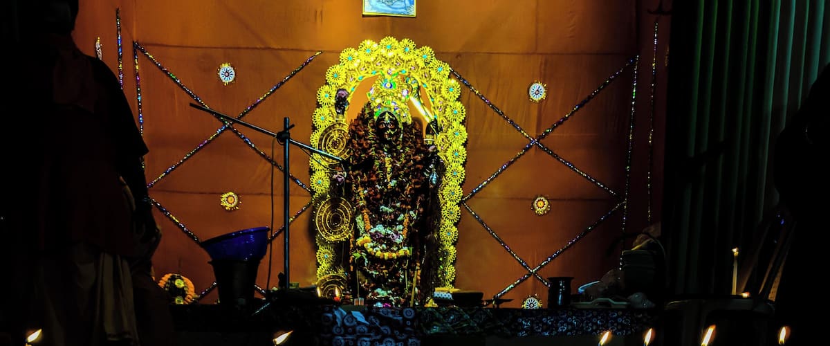 Festival of lights - that's what diwali and Kali Puja in Bengal is known as. Hundreds of lamps are lighted to light up not only the place but light up the world and show light to people and help them emerge out of darkness #TroveonTuesday