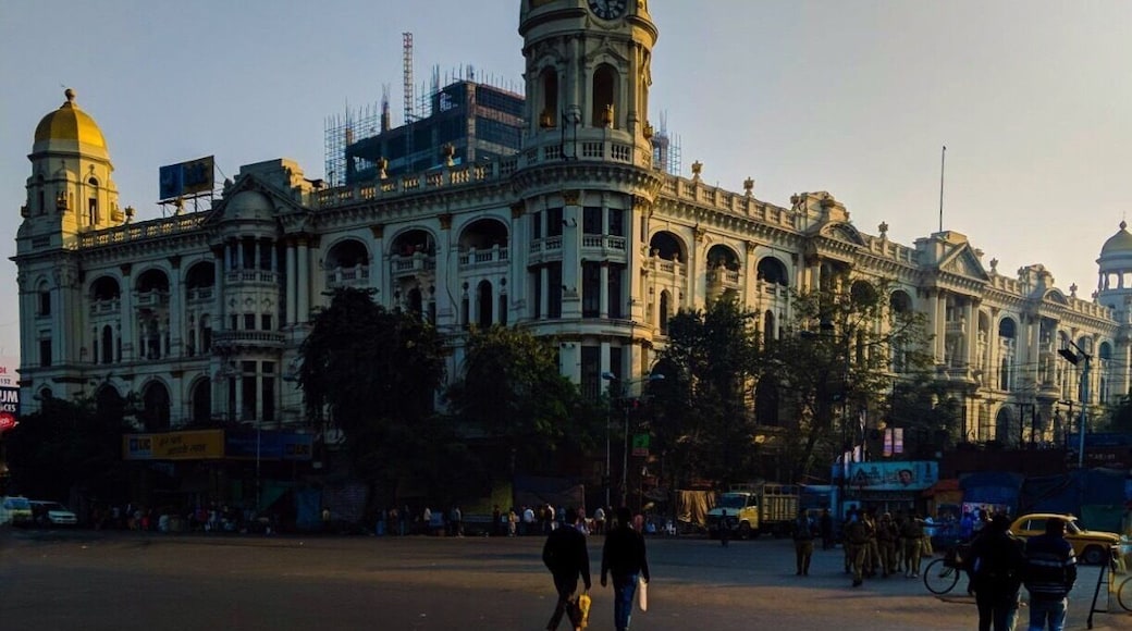 Long before Departmental Stores were as popular, this building at the very centre of #kolkata was the Whiteway Laidlaw department store built in 1905. It is now known as Metropolitan building post Metropolitan Life Insurance Co taking over it Post Indiaâs independence. #Hometown