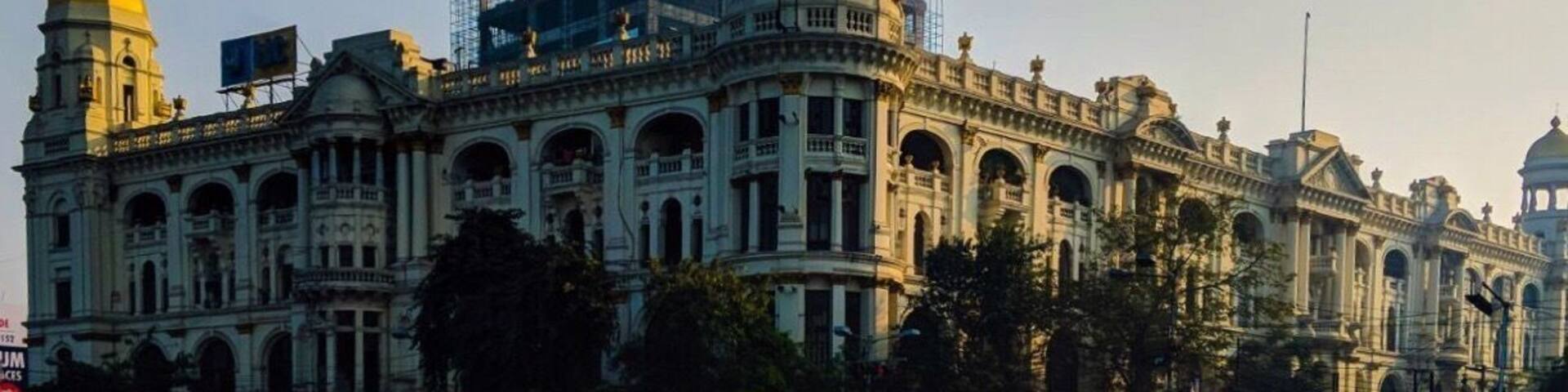 Long before Departmental Stores were as popular, this building at the very centre of #kolkata was the Whiteway Laidlaw department store built in 1905. It is now known as Metropolitan building post Metropolitan Life Insurance Co taking over it Post India’s independence. #Hometown
