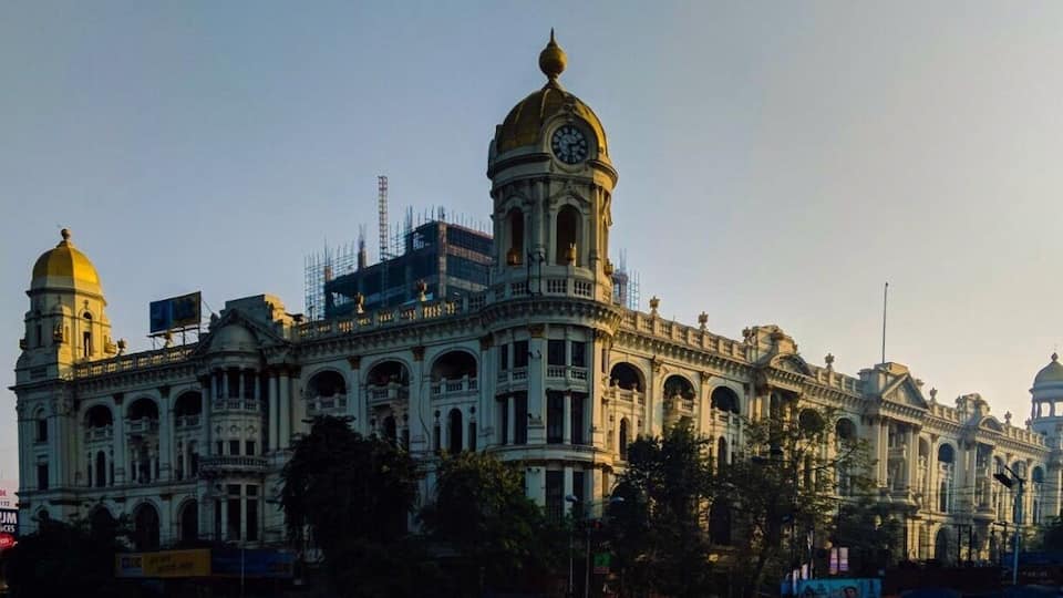 Long before Departmental Stores were as popular, this building at the very centre of #kolkata was the Whiteway Laidlaw department store built in 1905. It is now known as Metropolitan building post Metropolitan Life Insurance Co taking over it Post India’s independence. #Hometown