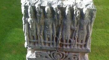 #instone
Found this intricately carved pedestal made of stone as I was walking through the gardens after breakfast.