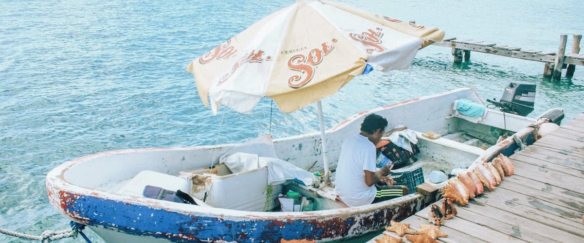 This guy sells starfish out of his boat! I had to opportunity to talk with him. He catches all his starfish and shells everyday. He can’t afford much so he decided to dock his boat and use that as his shop. Loved this idea! 
#culture #mexico