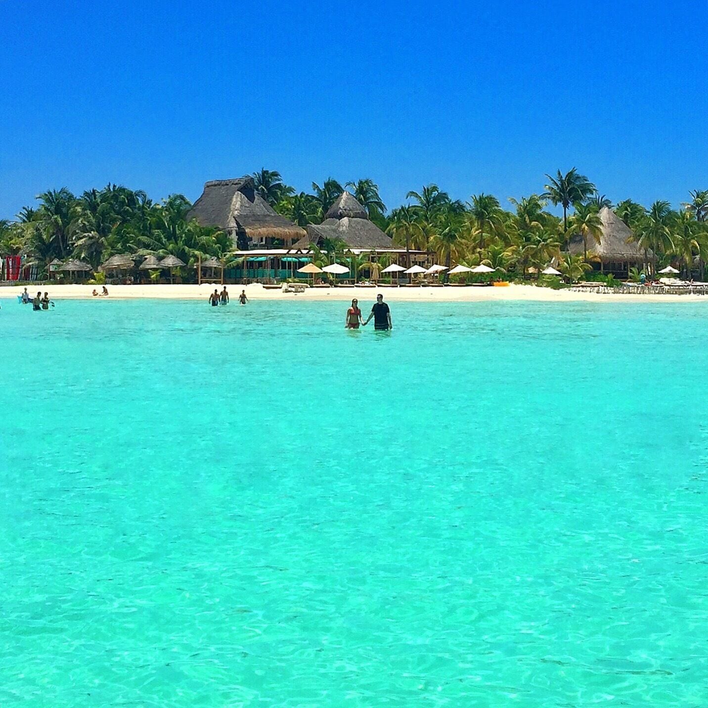Paradise in Isla Mujeres! ☀️🌴 Hope everyone's had a great weekend, can't believe it's already been 2 weeks since we were here, time to start planning more holidays! ☀️🐟🐠🐢🌴😀
#Mexico #islamujeres 