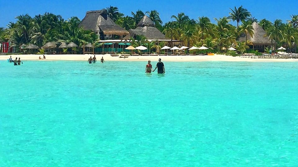 Paradise in Isla Mujeres! ☀️🌴 Hope everyone's had a great weekend, can't believe it's already been 2 weeks since we were here, time to start planning more holidays! ☀️🐟🐠🐢🌴😀
#Mexico #islamujeres