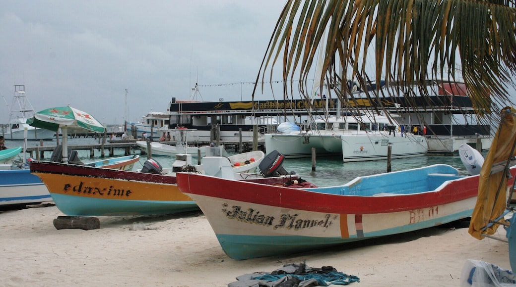 “#beach”
Isla Mujeres (Spanish for "Island of Women") is an island in the Caribbean Sea
