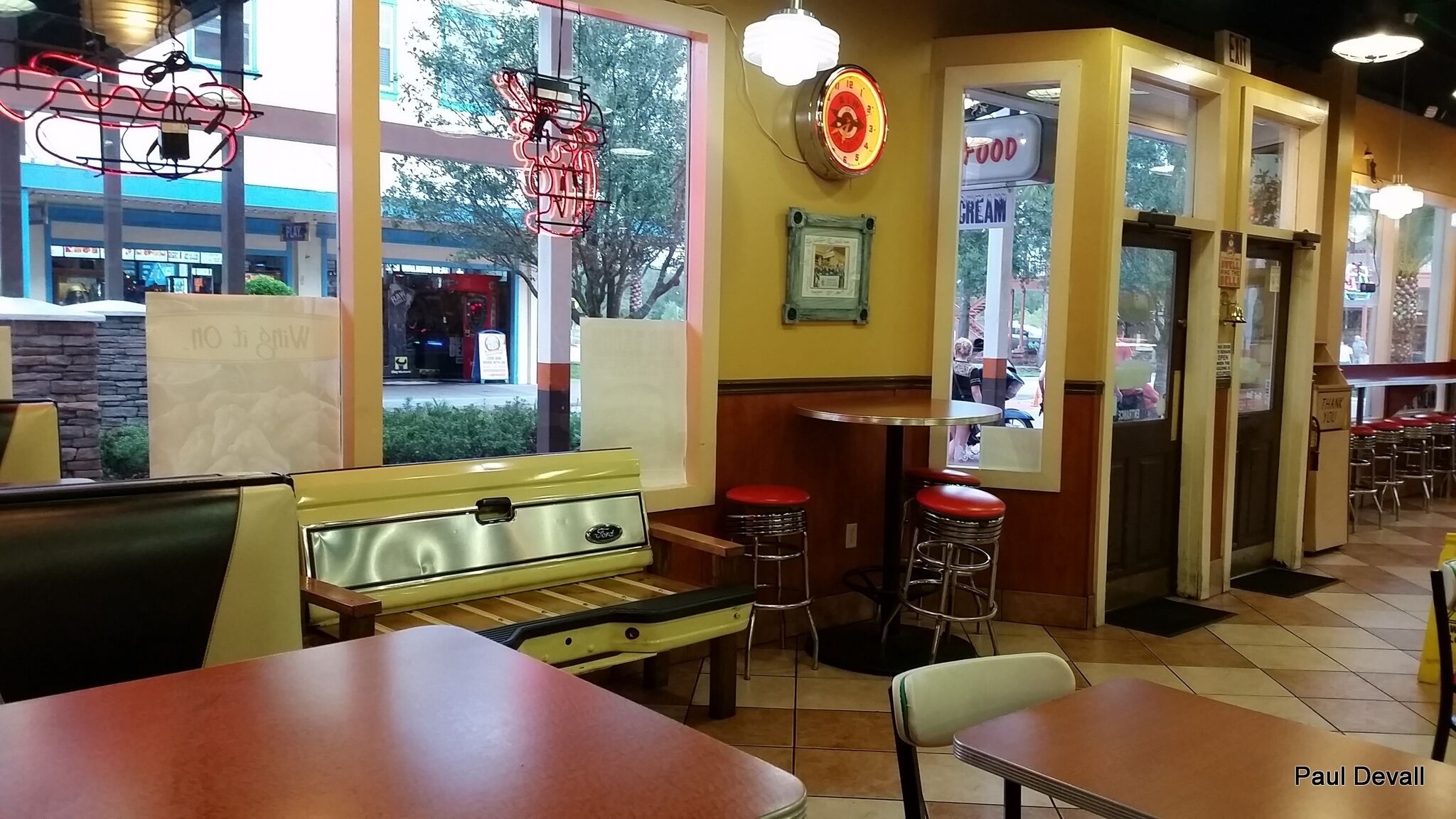 A&W All American Food - diner.