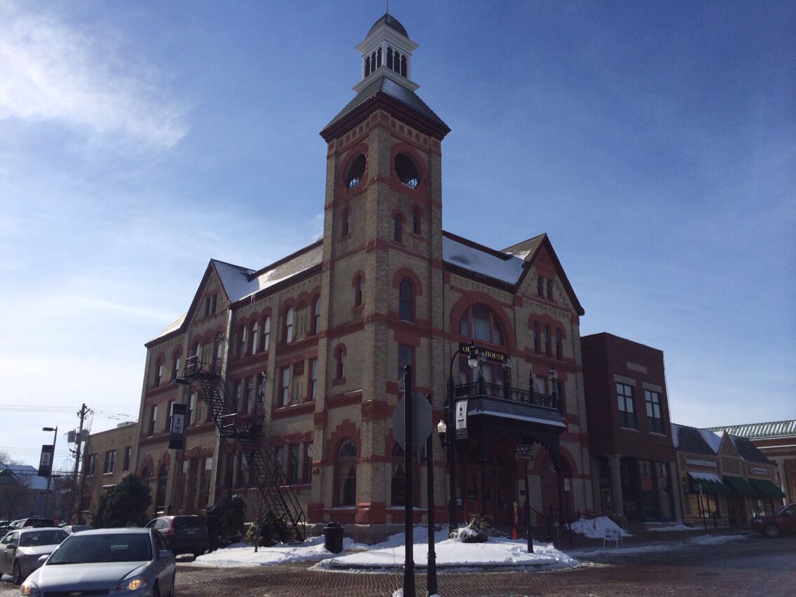 Highlighted in the movie Groundhog Day, also housed plays that featured famous actors Orson Welles and Paul Newman.