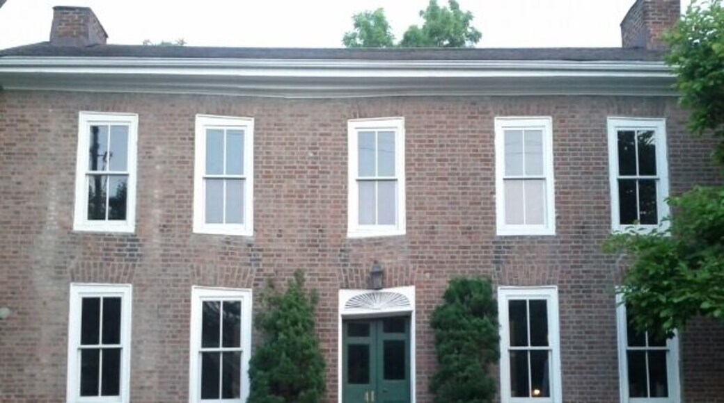 Something's wonky about this joint. John Snow house.