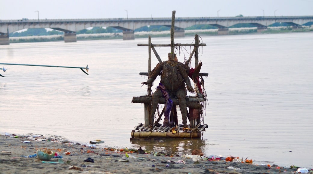 Dummy of a statue after ‘visarjan’.
