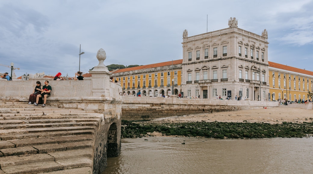 Centro Interpretativo da História do Bacalhau which includes a sandy beach and heritage architecture as well as a couple