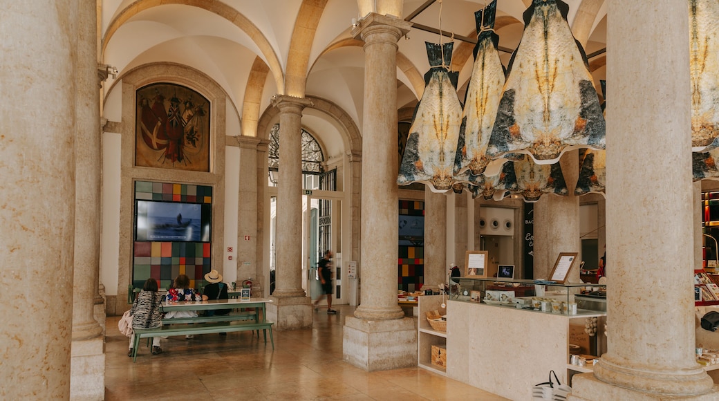 Centro Interpretativo da História do Bacalhau featuring heritage elements and interior views