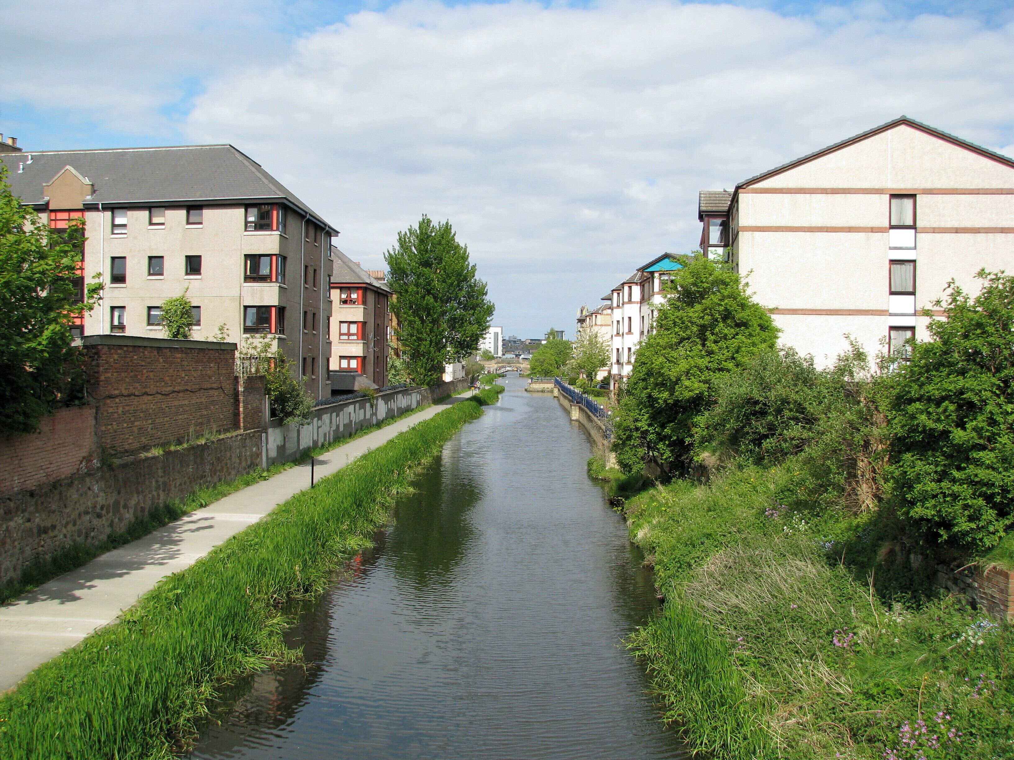 Facing east from the bridge on Yeaman Place